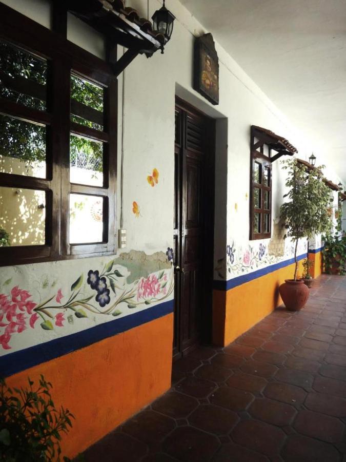 Отель La Hacienda Тлакепаке Экстерьер фото